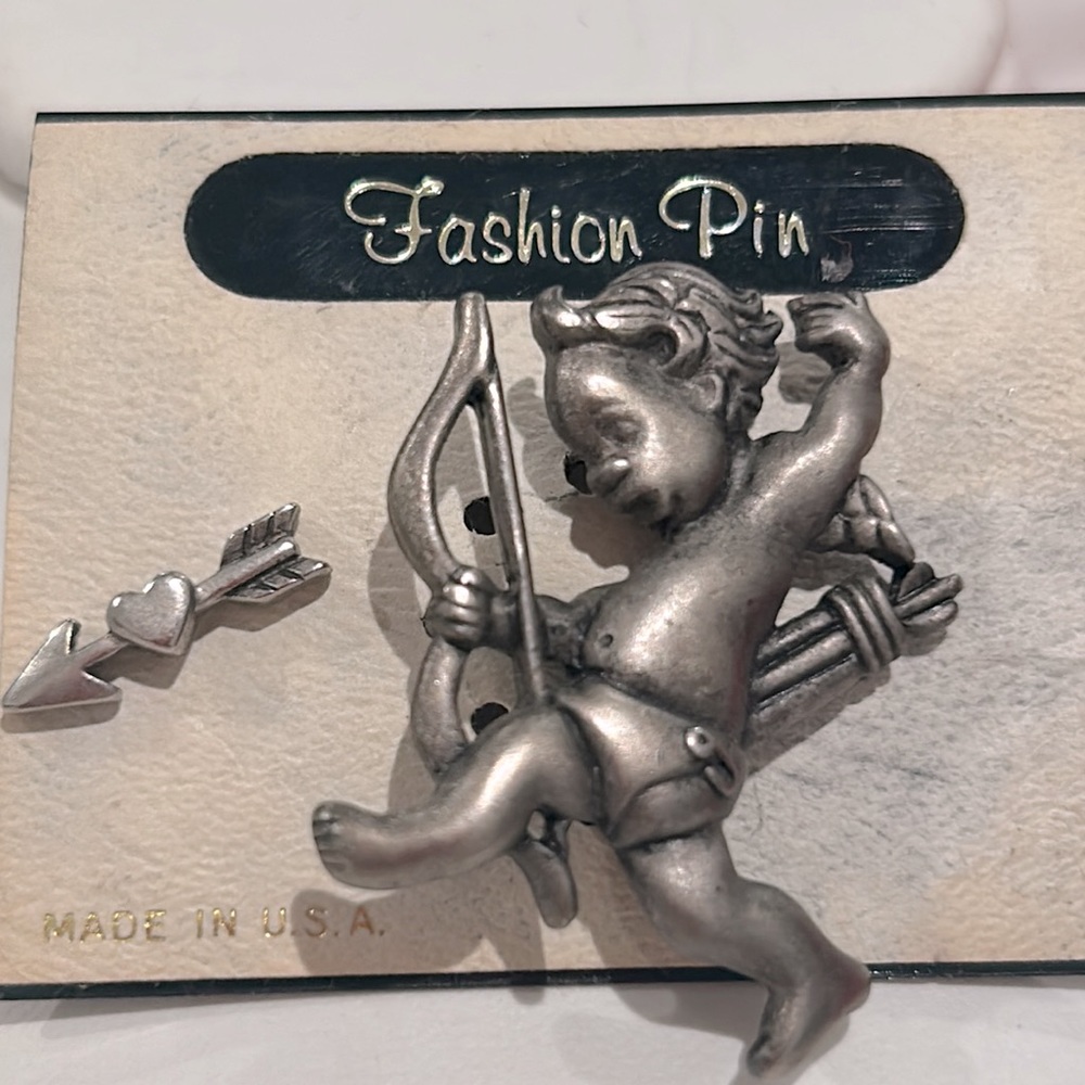 Vintage Cherub Pin w separate Arrow w heart ♥️